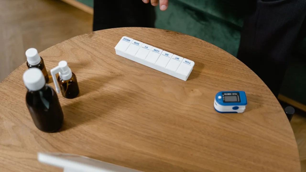 Boîte de Temesta et ordonnance sur une table, illustration santé en lumière douce